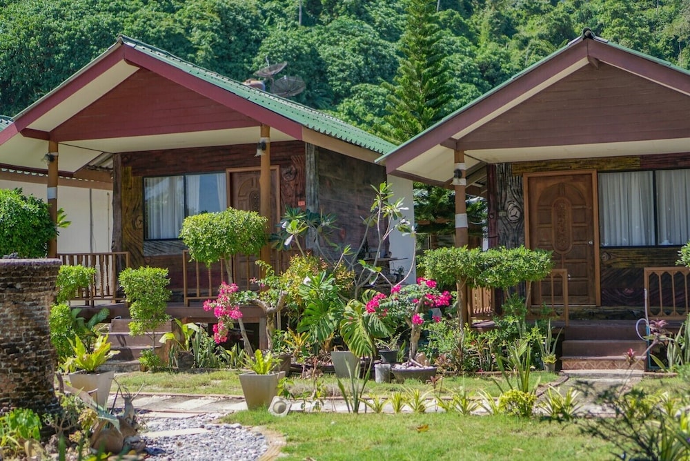 phi phi nice beach resort