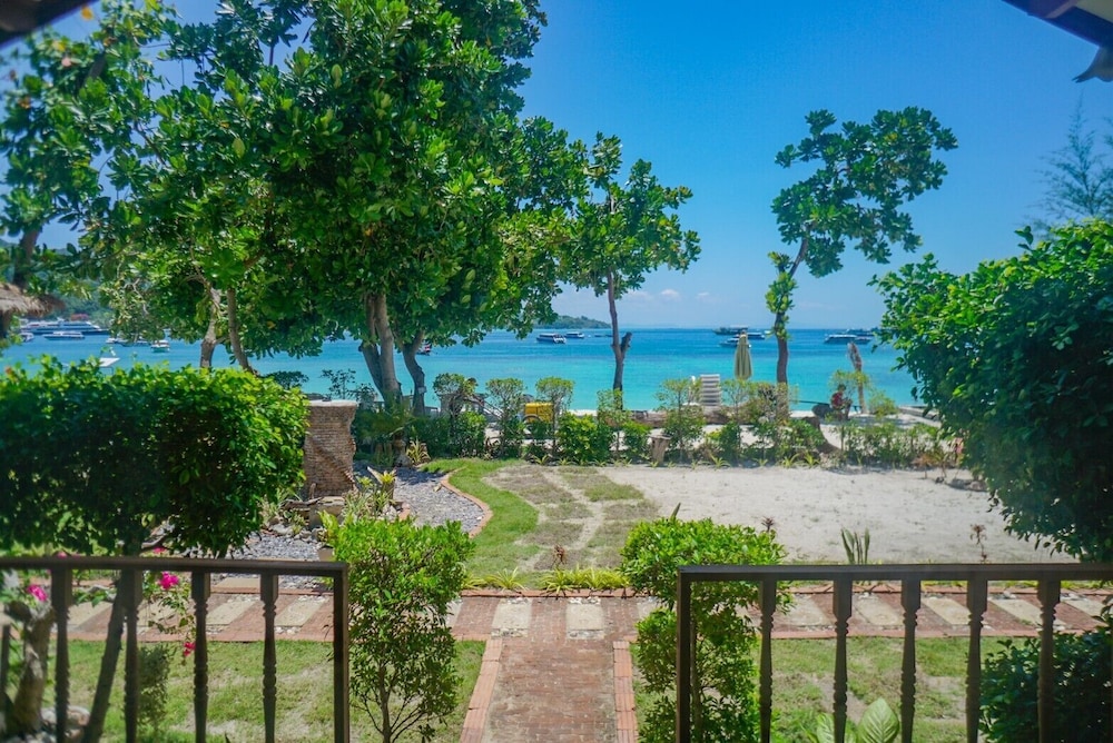 phi phi nice beach resort