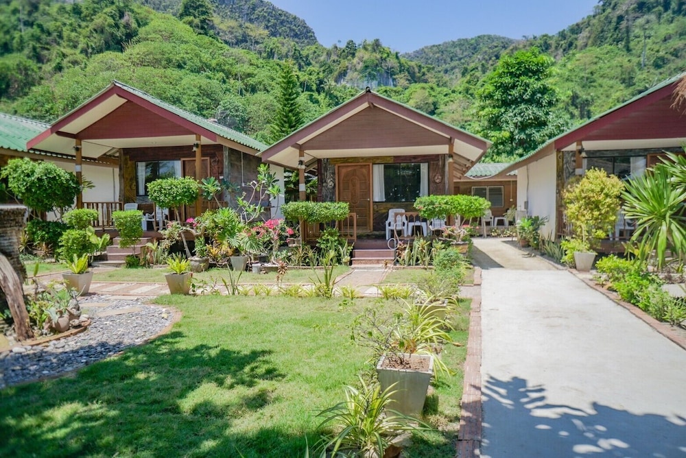 phi phi nice beach resort