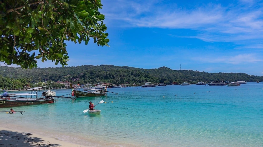 phi phi nice beach resort