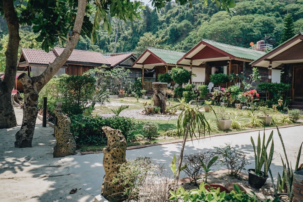 phi phi nice beach resort