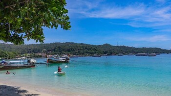 phi phi nice beach resort