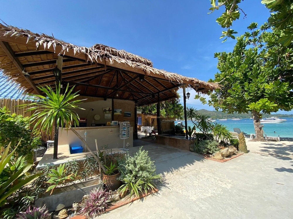 phi phi nice beach resort