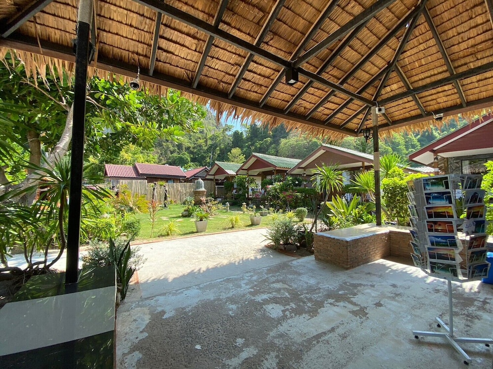 phi phi nice beach resort