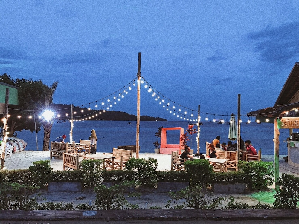 phi phi nice beach resort