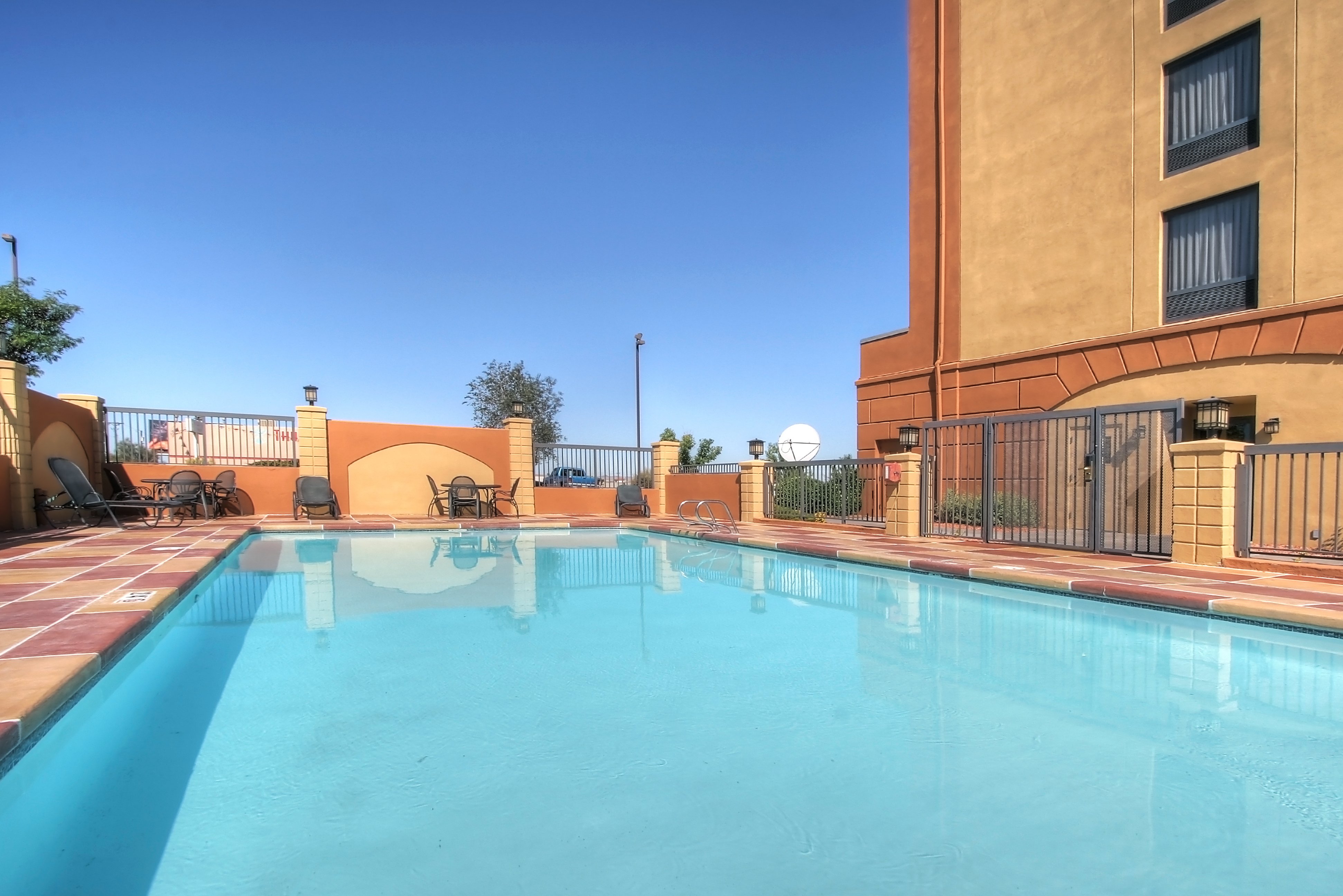 holiday inn express hotel and suites albuquerque midtown by ihg