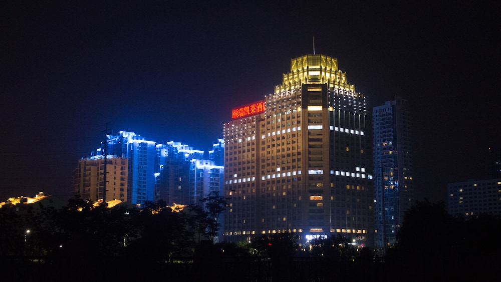 enrichee gloria plaza hotel qingdao