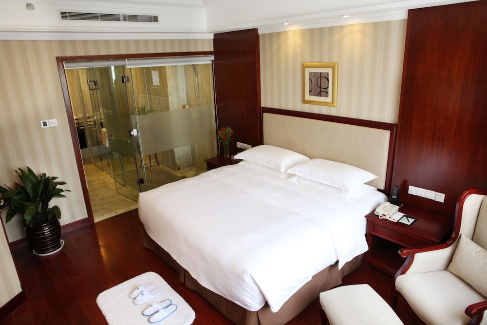 enrichee gloria plaza hotel qingdao