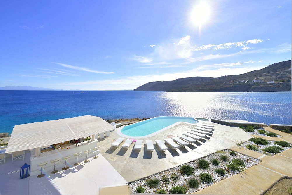 mykonos pantheon