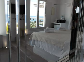mykonos pantheon