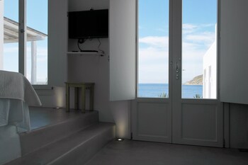 mykonos pantheon