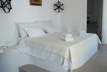 mykonos pantheon