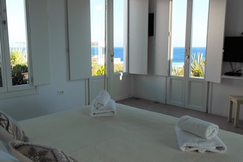 mykonos pantheon