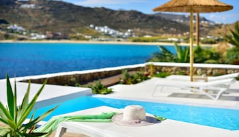 mykonos pantheon