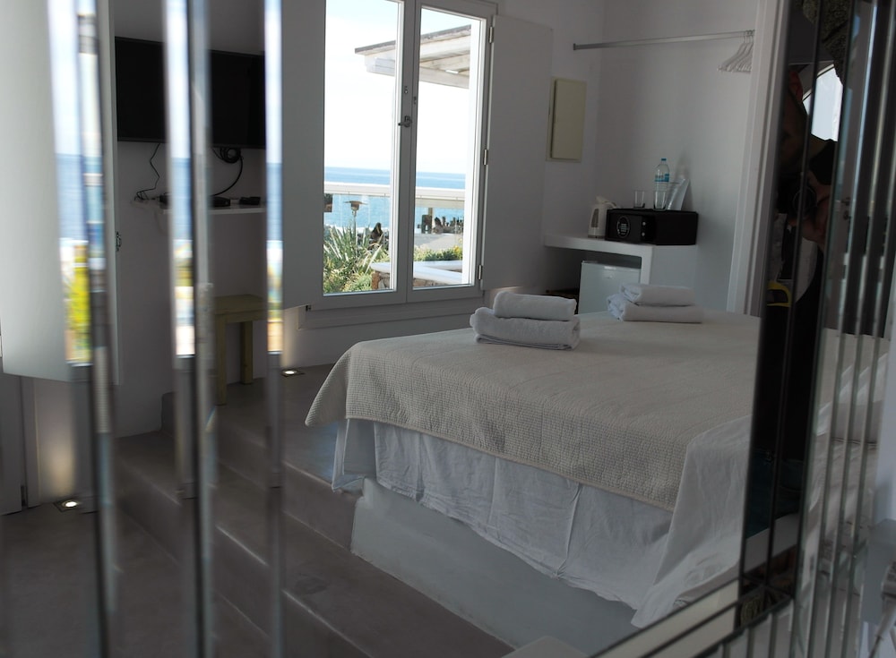 mykonos pantheon