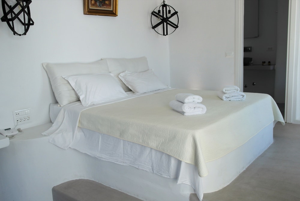 mykonos pantheon