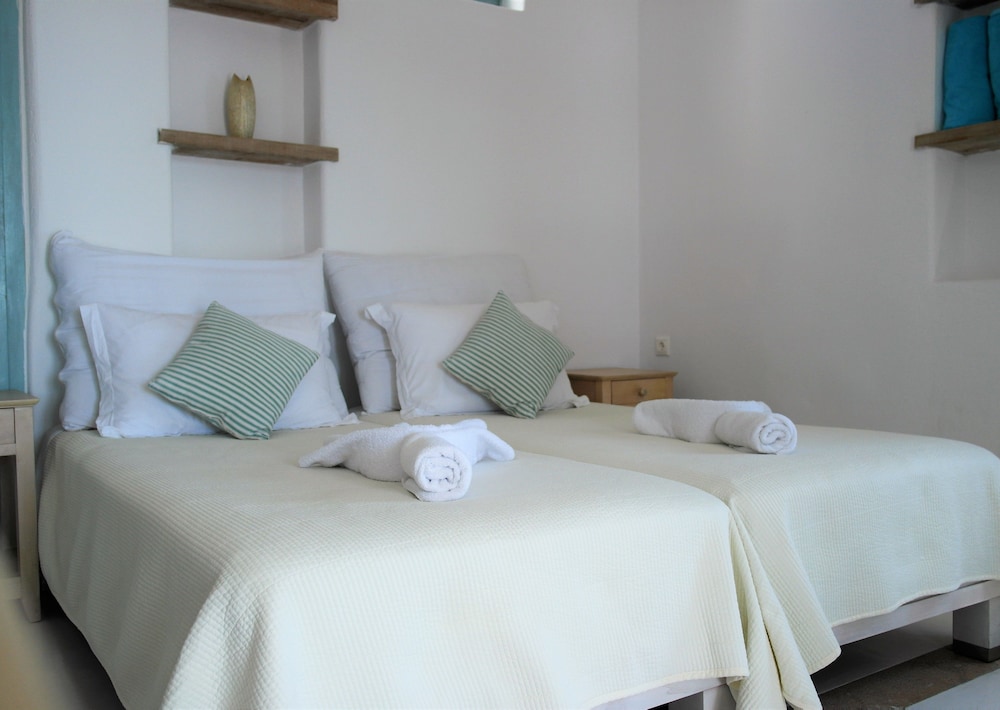 mykonos pantheon