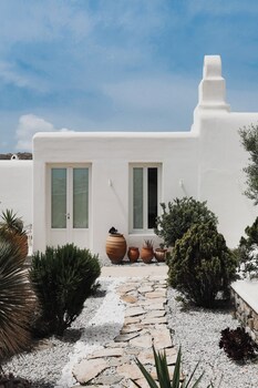 mykonos pantheon