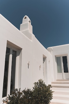 mykonos pantheon