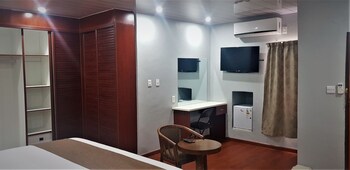 pelican lodge and camping