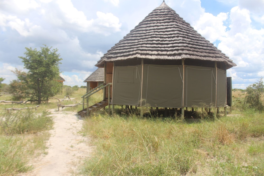 pelican lodge and camping