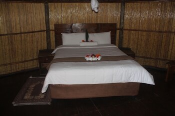 pelican lodge and camping