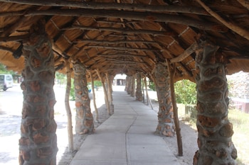 Pelican Lodge And Camping,Palapye>>Nata,3 star