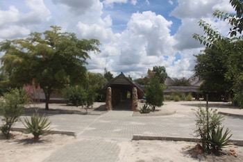 Pelican Lodge And Camping,Palapye>>Nata,3 star