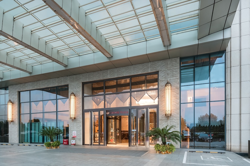 crowne plaza yichang by ihg