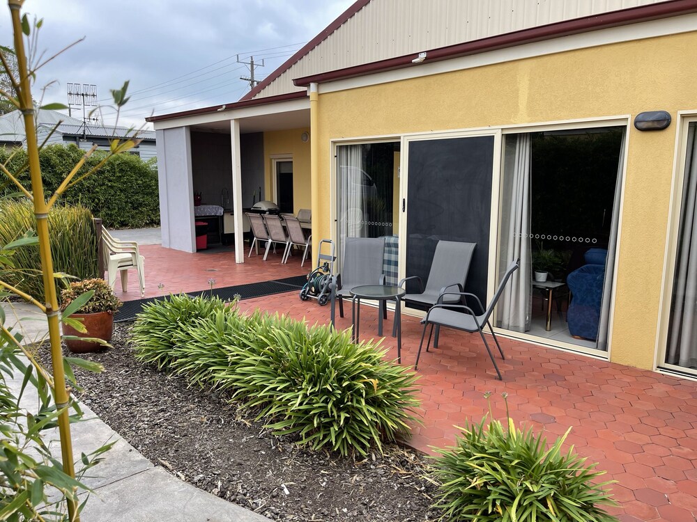 austral place 88 via merri river