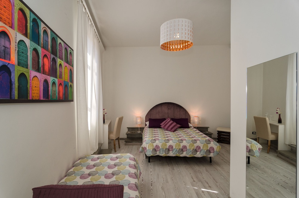 7 rooms