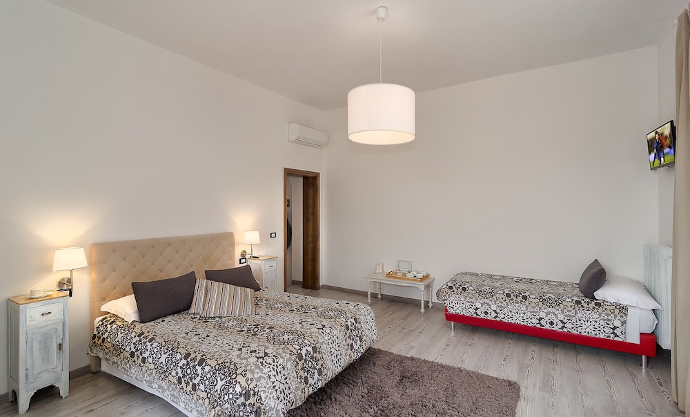 7 rooms