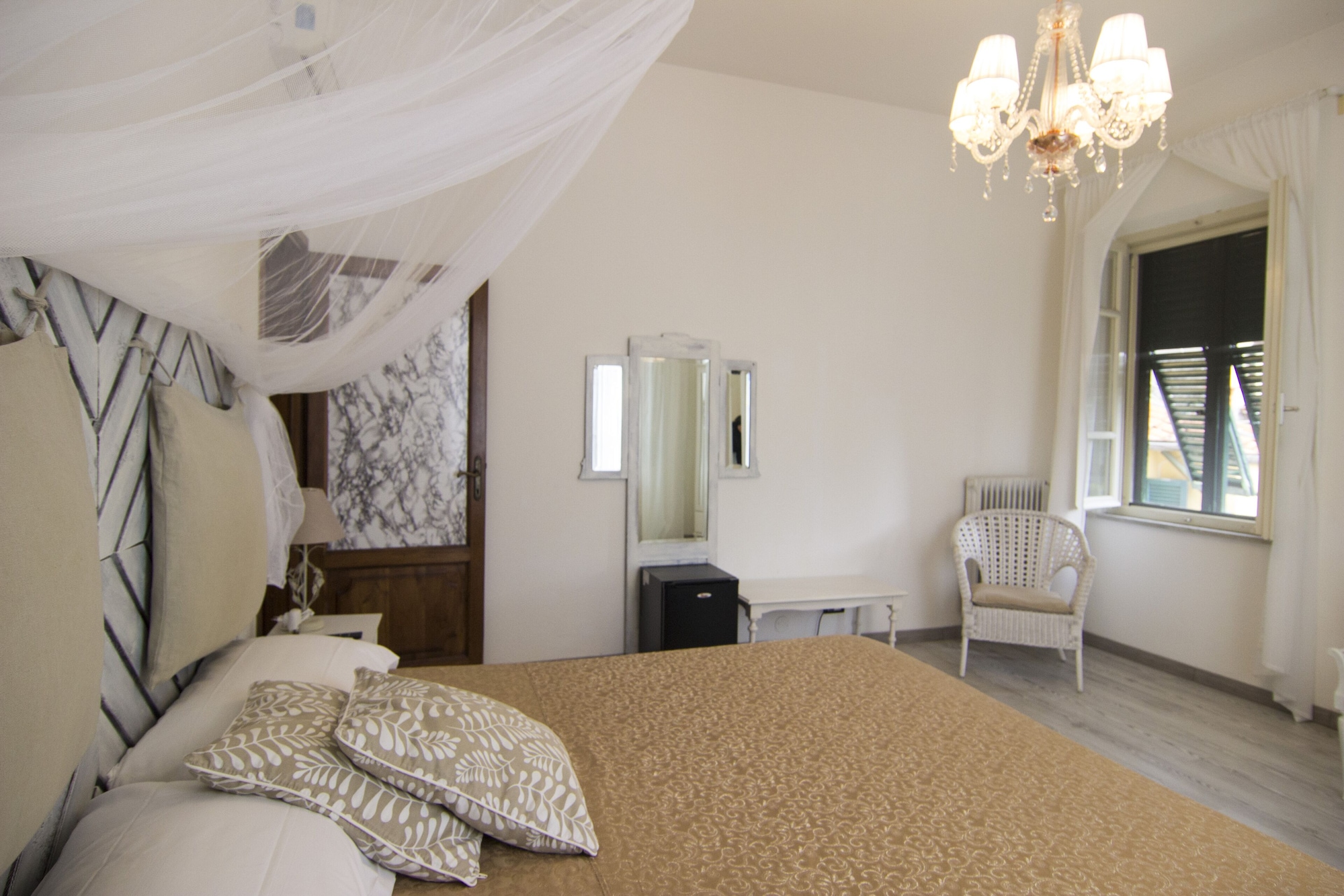 7 rooms