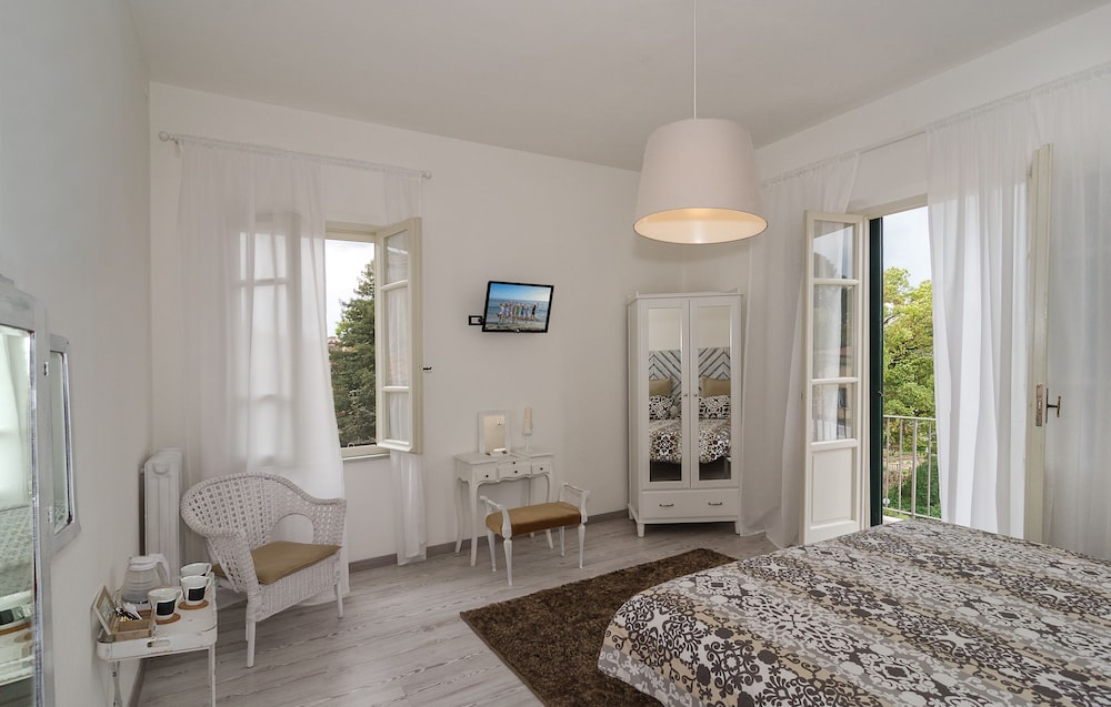 7 rooms