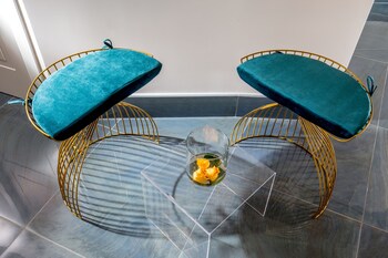 gcf luxury suites guest house