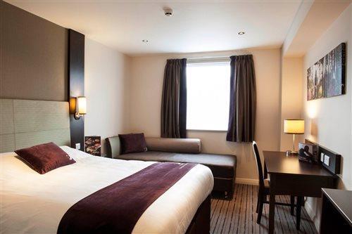 premier inn fleet