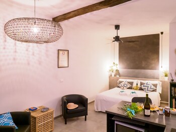 camaella luxury studio