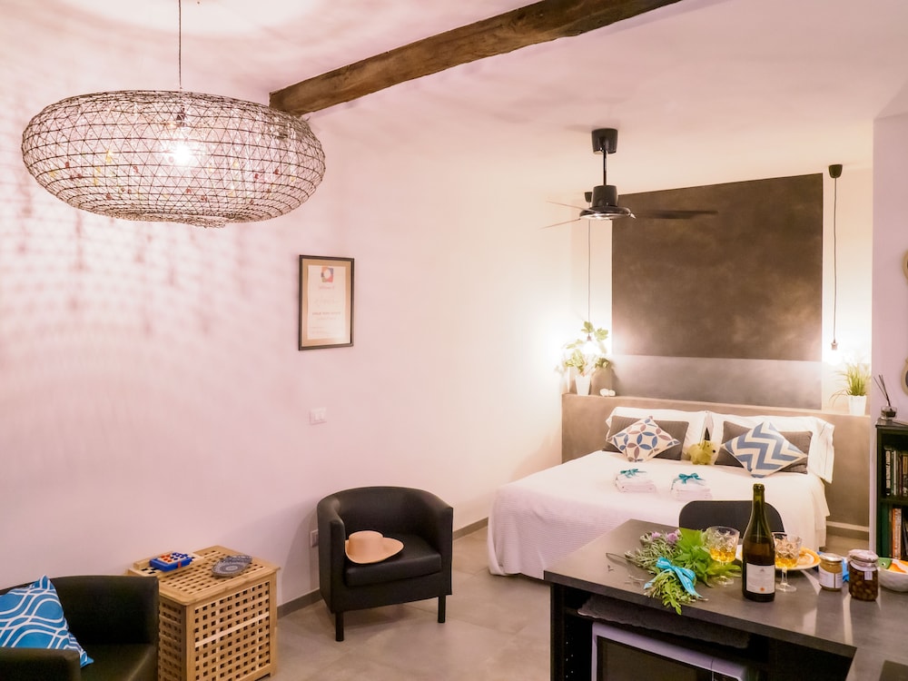 camaella luxury studio