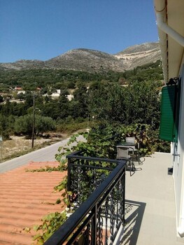 studio apartments a breath away from myrtos by prime