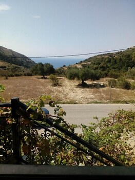 studio apartments a breath away from myrtos by prime