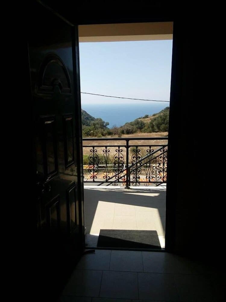 studio apartments a breath away from myrtos by prime