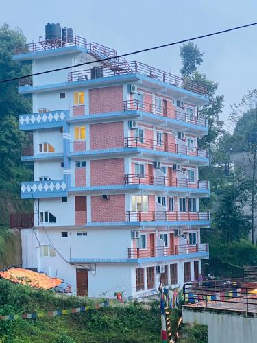 hotel himalayan glacier