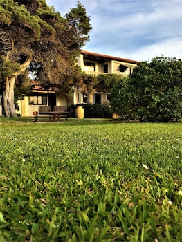 genari beach apartments