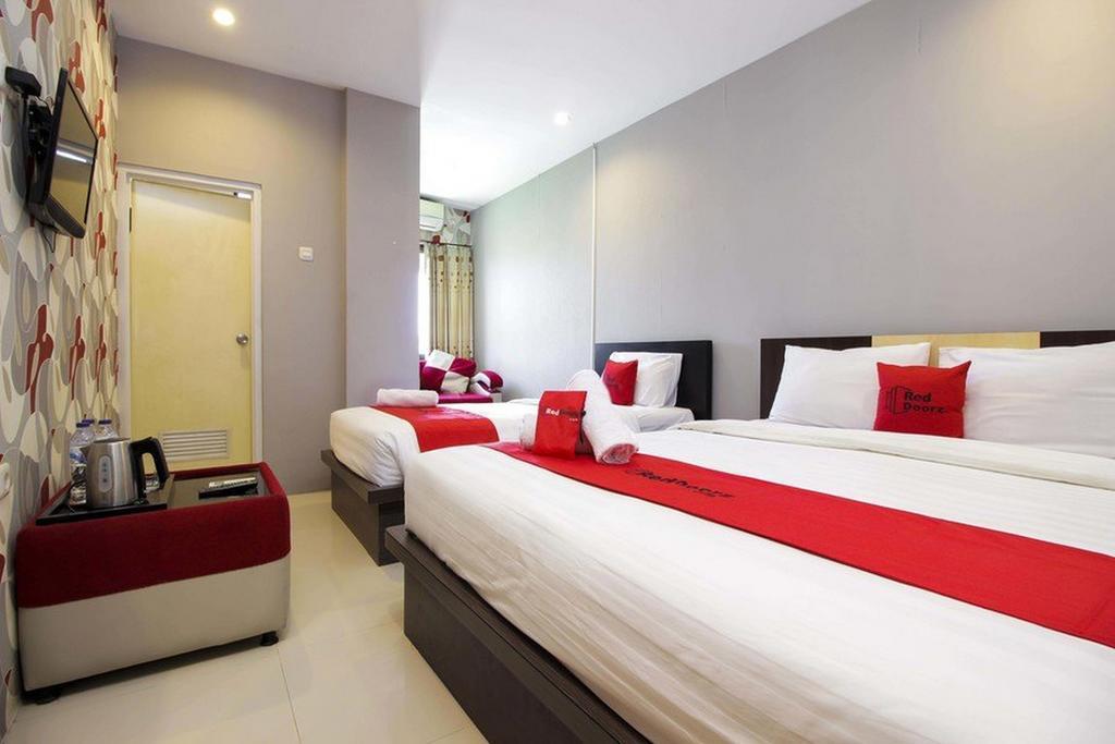 reddoorz plus paal 2 manado