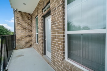 Experience A First Class Stay - 2 Bdrm,Houston>>Harris County,3.5 star