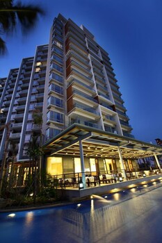 sanya seacube holiday hotel