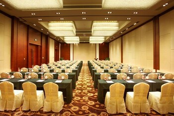 sanya seacube holiday hotel