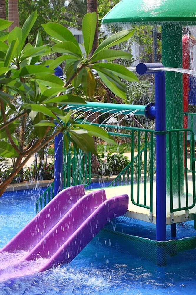 sanya seacube holiday hotel