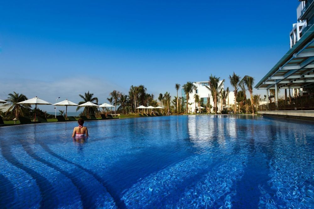sanya seacube holiday hotel