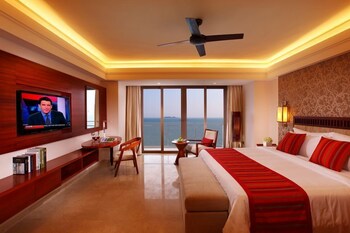 sanya seacube holiday hotel